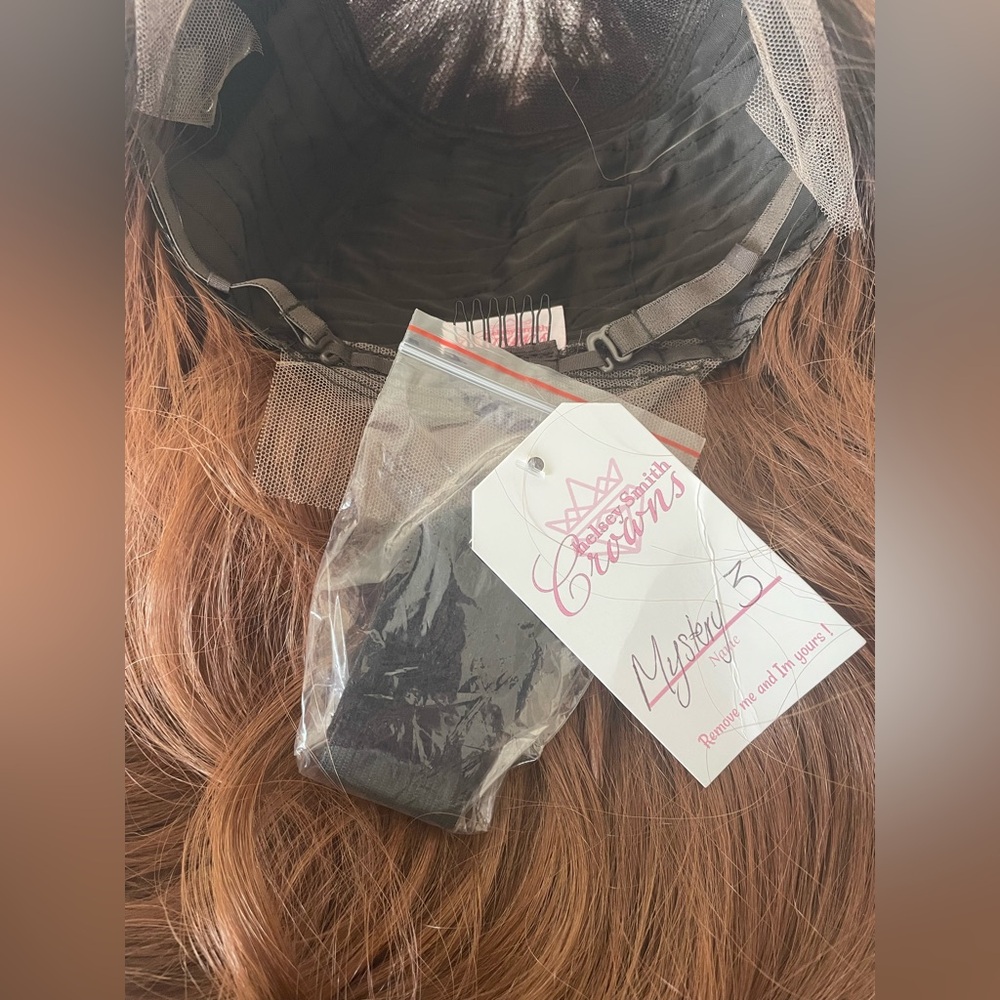 Chelsey Smith Crowns NWT Mystery 3 Wig Standard Cap - Picture 8 of 13